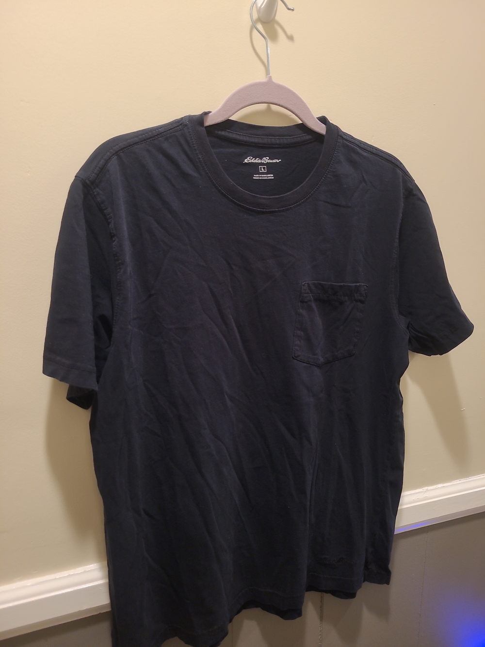 Eddie Bauer Men’s Black Large Pocket Crewneck T-Shirt